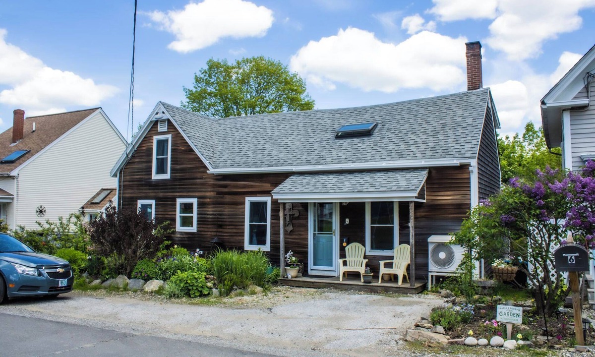 Belfast House | Cozy 3-bedroom home in Belfast Maine, with Beach Access