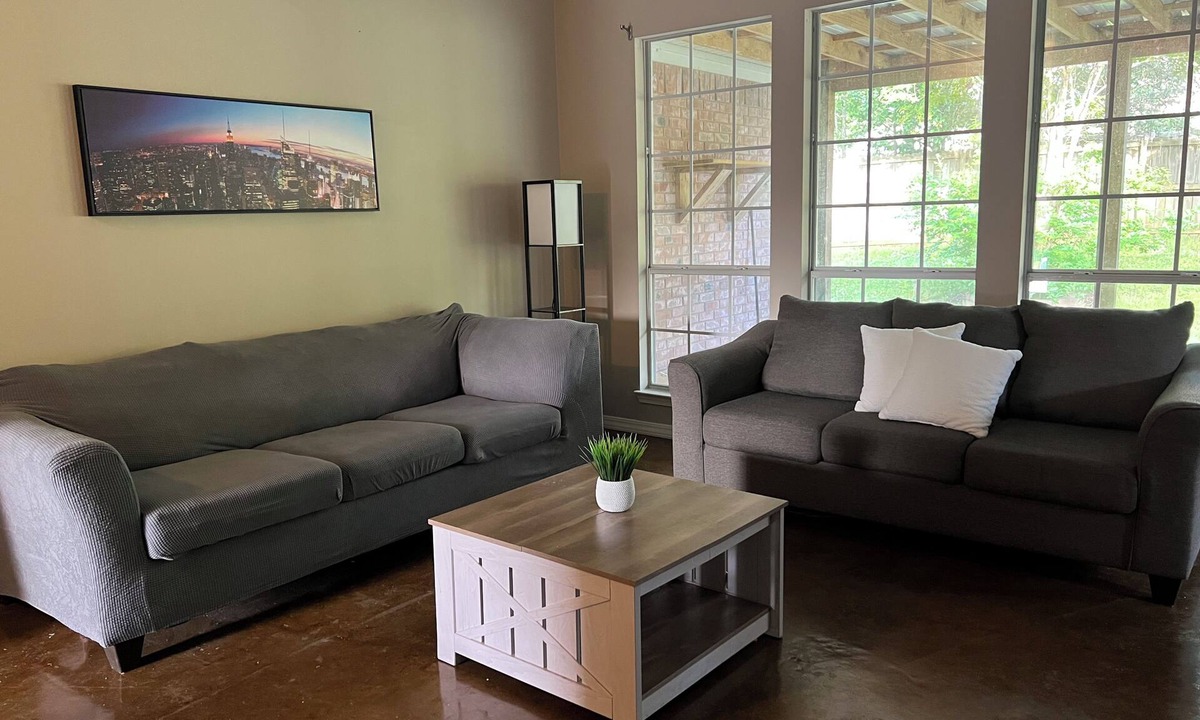 Conway House | Cozy 3-bedroom house Large Yard Pets Welcome Conway