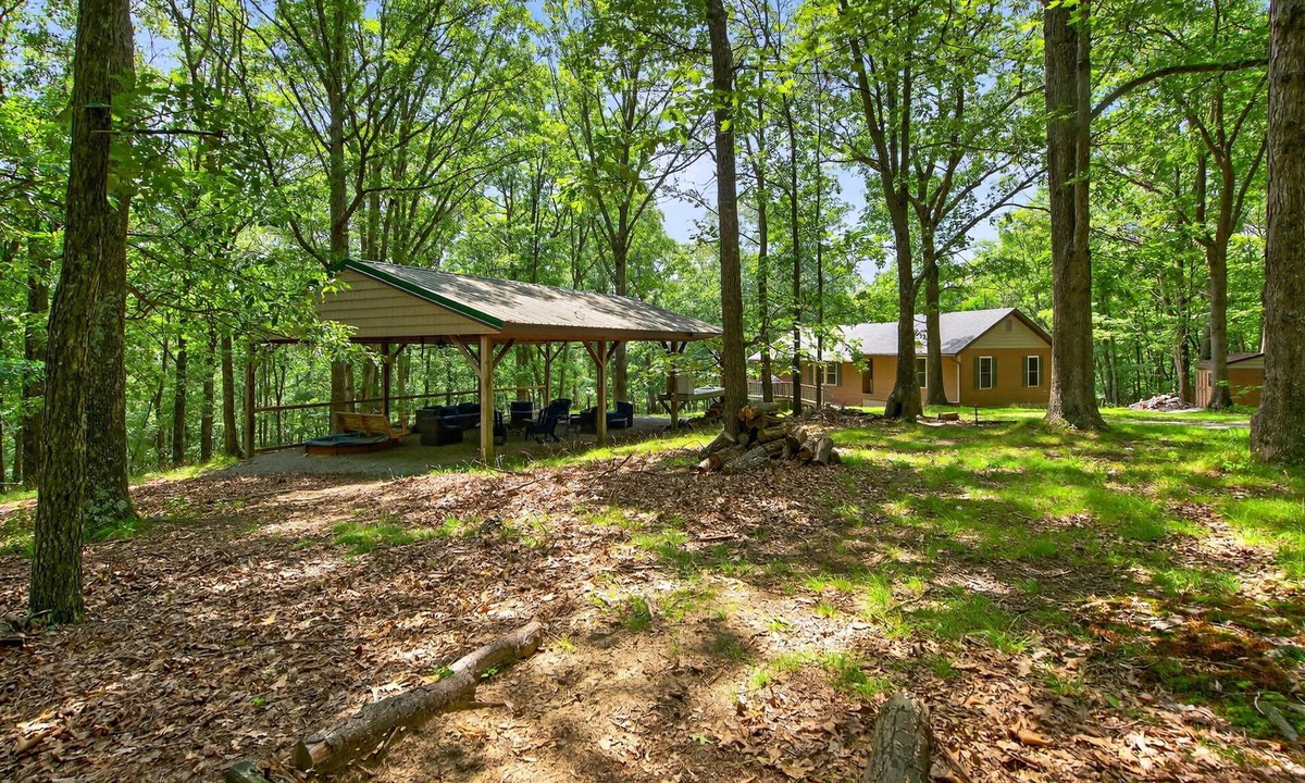 South Fork Ski Chalet | Cozy 3BR chalet w/hot tub & BBQ grill