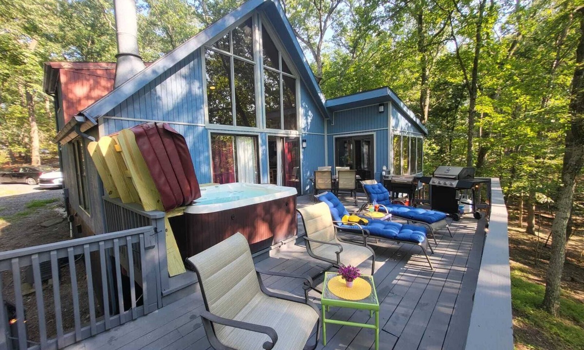 The Woods Cabin | Cozy A-Frame Cabin Hot Tub Fireplace Private Forest Escape”