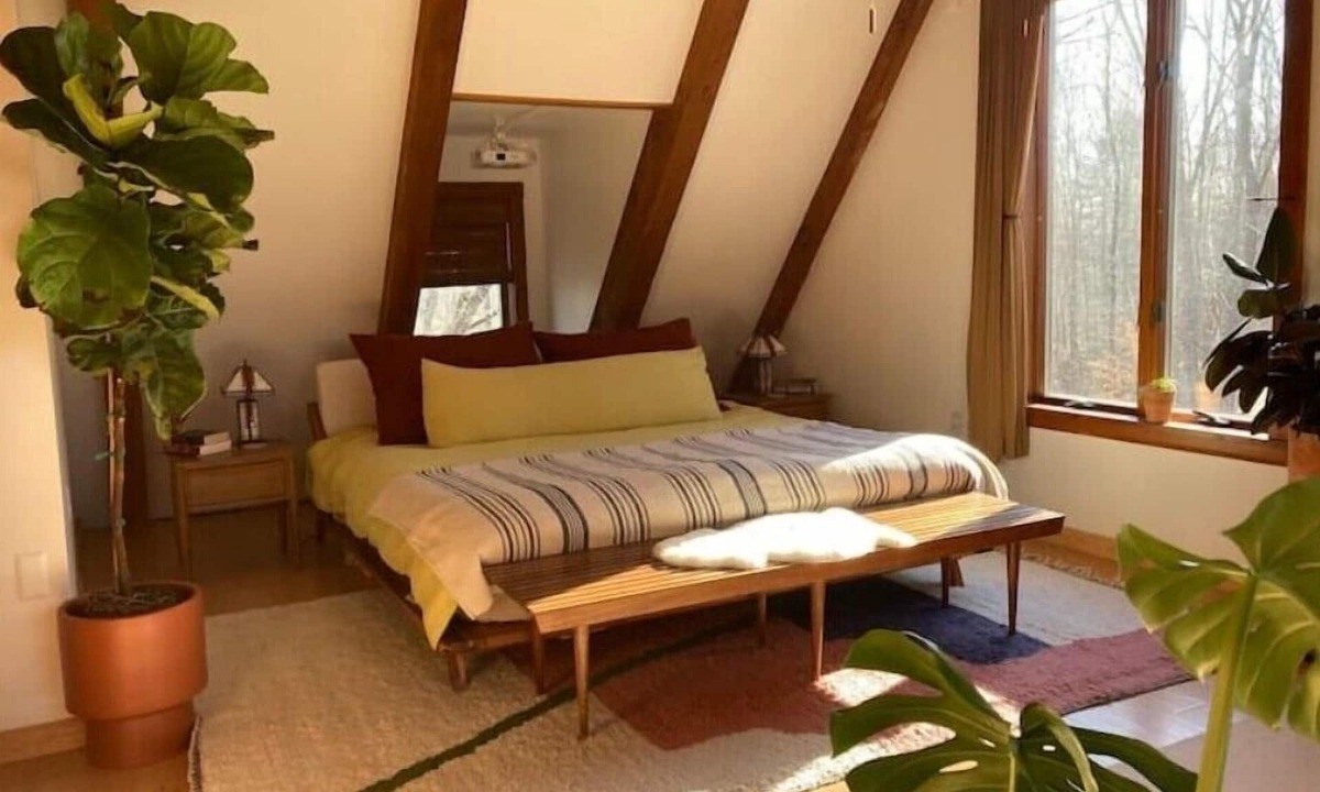 Edgecomb House | Cozy Lodge Meets Mid Century Hideaway