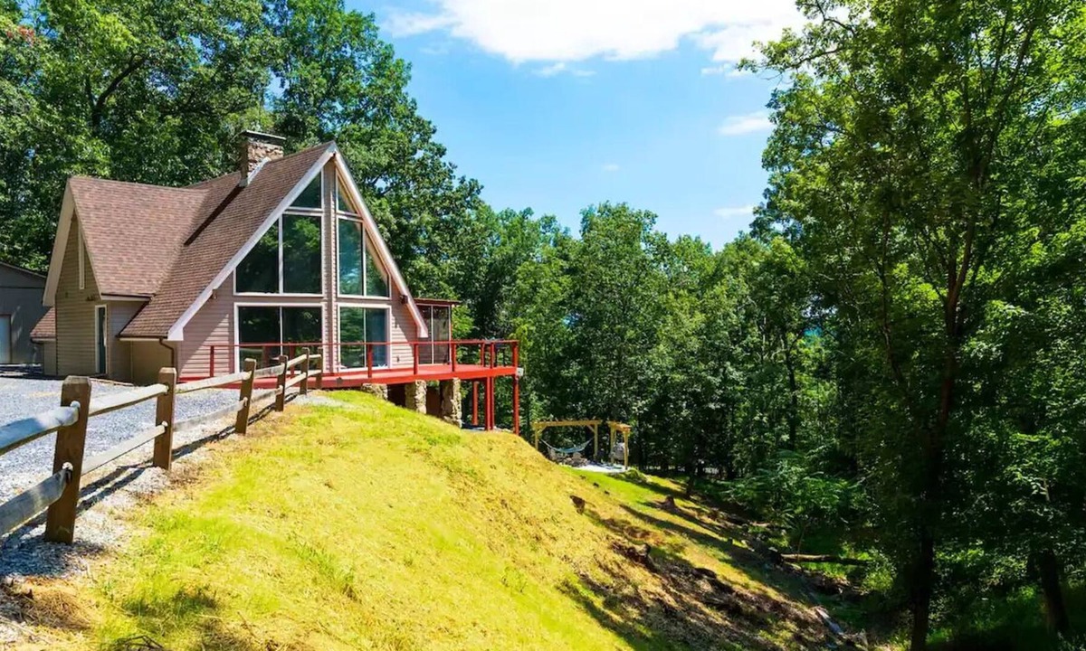 Fulks Run Cabin | Cozy & Peaceful ⛺️ cabin 🪵 + 🔥 Tub + 🐶 friendly