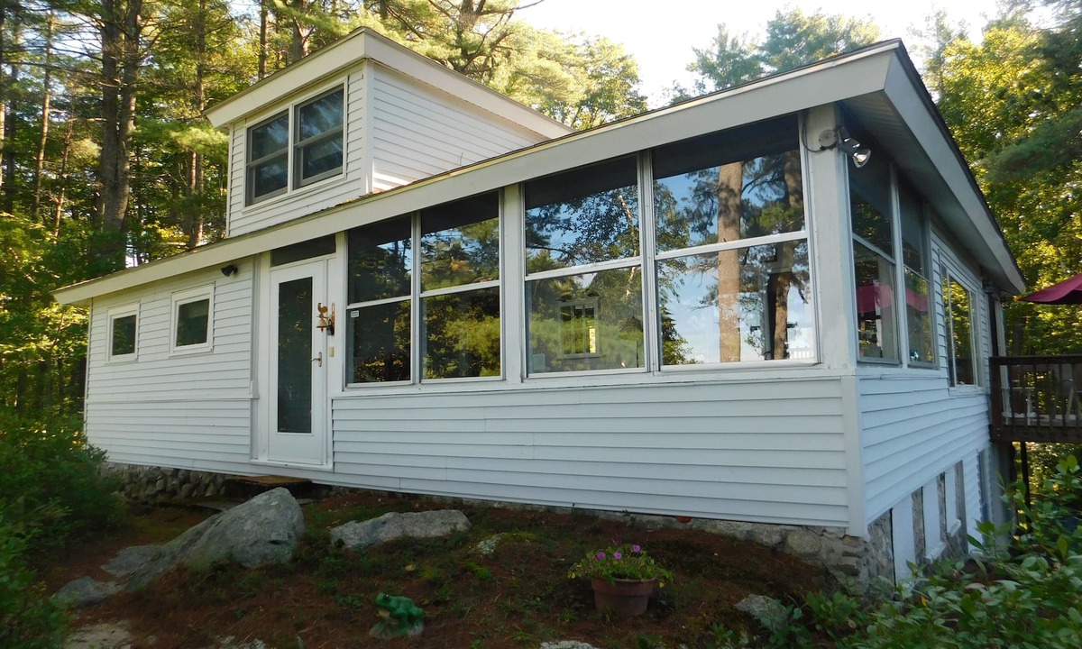 South Casco Cottage | Cozy pet-friendly cottage on Thomas Pond with excellent sunset views!