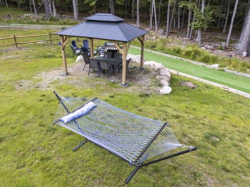 Moultonborough House | Cozy Retreat Game Room and Fire Pit Winni