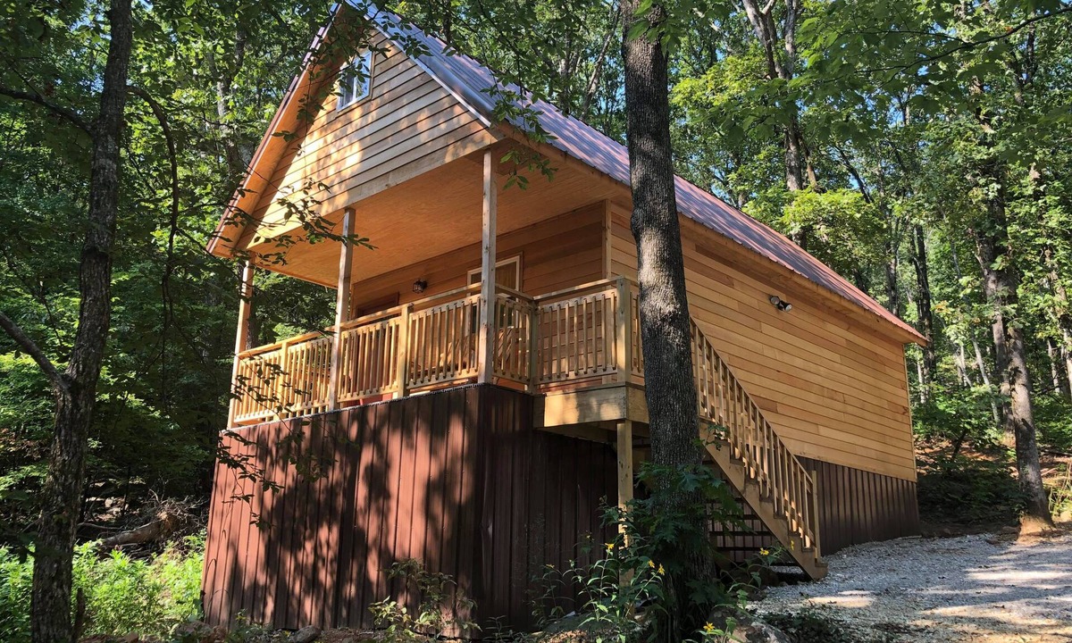 Winslow Cabin | Cozy tiny cabin nestled in a little woodland village – playground, pond and more