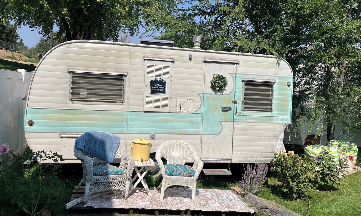 Caldwell House | Cozy vintage camper in serene Caldwell