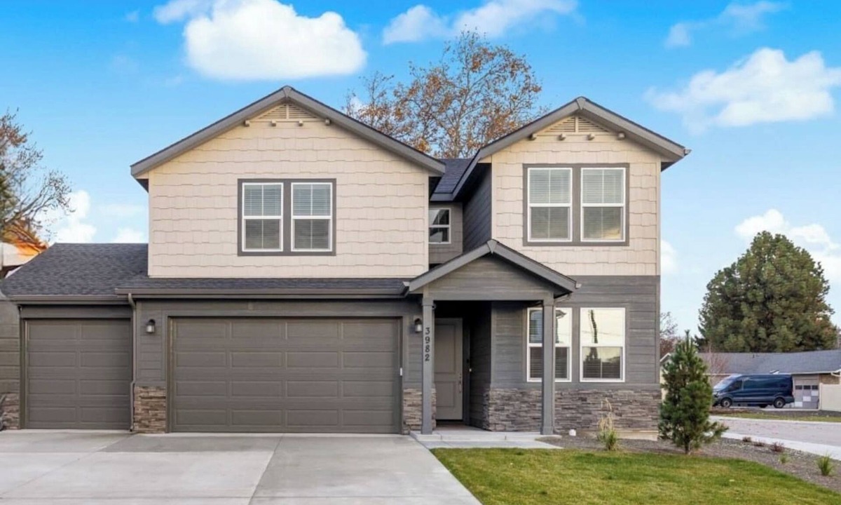 West Valley House | Creswell Lane! Where luxury meets entertainment!