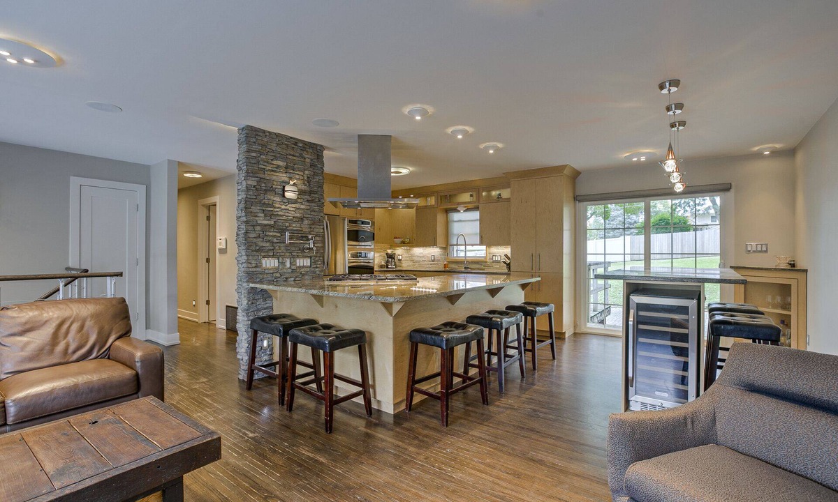 West Omaha House | CWS DATES AVAILABLE! EXECUTIVE SUITE-CHEF'S KITCHEN, AMAZING LOCATION & COZY