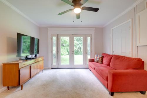 Colonial Beach Apartment | Dock Access: Waterfront Studio in Colonial Beach!