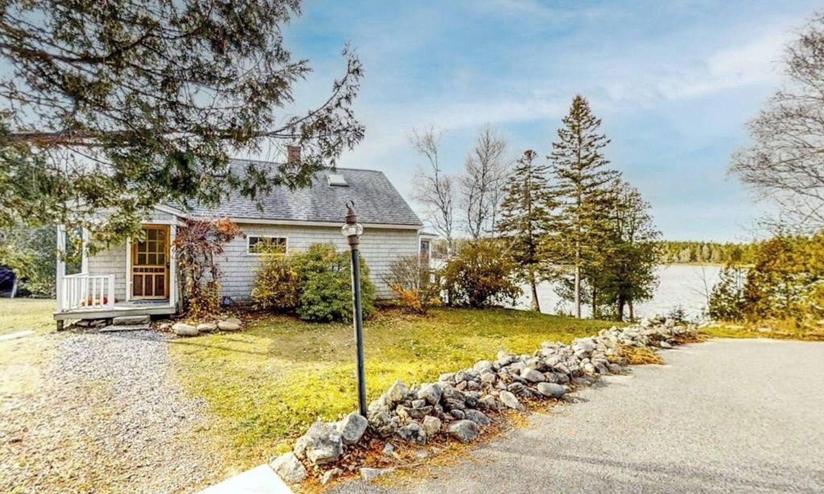 Mount Desert House | Dory Haven: Cove-front Home with sunroom, screened porch & waterfront yard