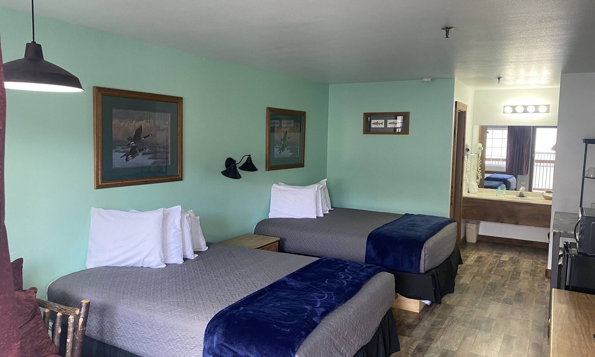 Indian Point Condo | Double Queen Room w/Kitchen Supplies