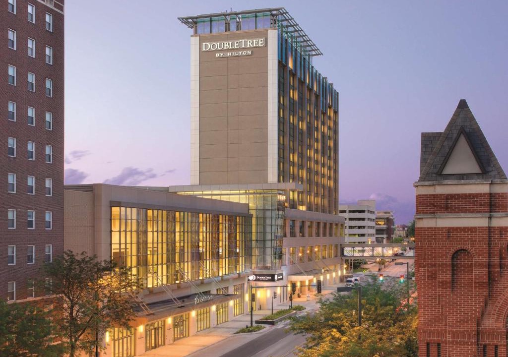 Cedar Rapids Hotel | DoubleTree by Hilton Hotel Cedar Rapids Convention Complex
