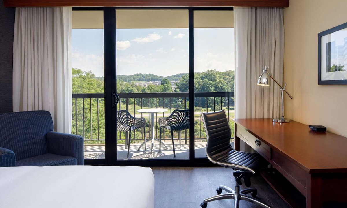 Mars Hotel | DoubleTree by Hilton Pittsburgh - Cranberry