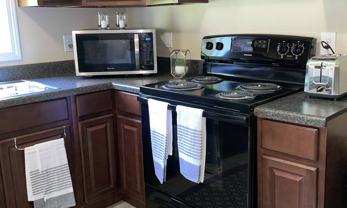 East of Broadway Apartment | Downtown apartment with free parking