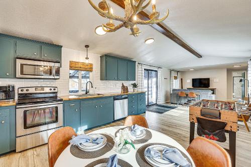 Cascade House | Downtown Cascade Vacation Rental < 1 Mi to Lake!