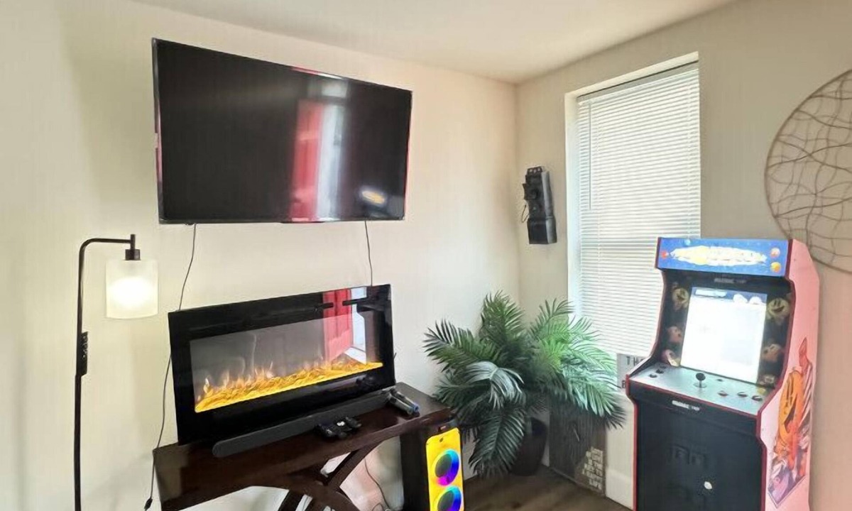 Downtown Baltimore Villa | Downtown Home - Close to Topgolf, Ravens Stadium, Orioles Park, UM Baltimore