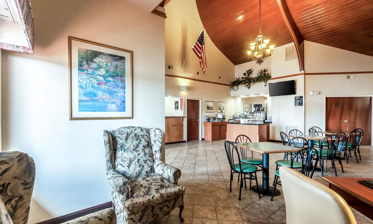 Middletown Hotel | Econo Lodge Inn & Suites Middletown - Winchester South