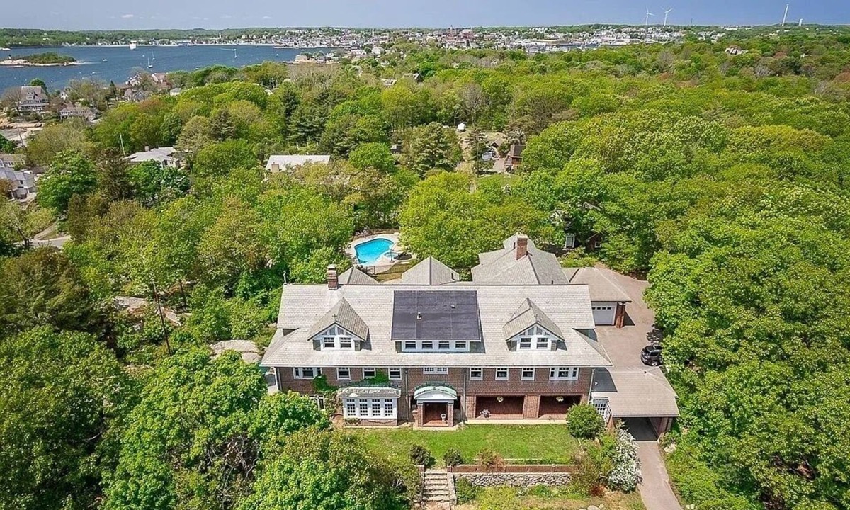 Gloucester House | Edgemoor Estate - 11 Bed/6.5 Bath (Sleeps 26) - Heated Pool Jacuzzi Beach