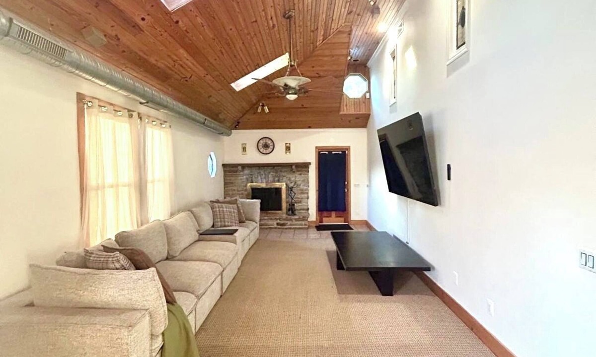 Garrison Apartment | Elegant 3BR Apt/4 Beds/2 Bath/Wi-Fi/Free Parking