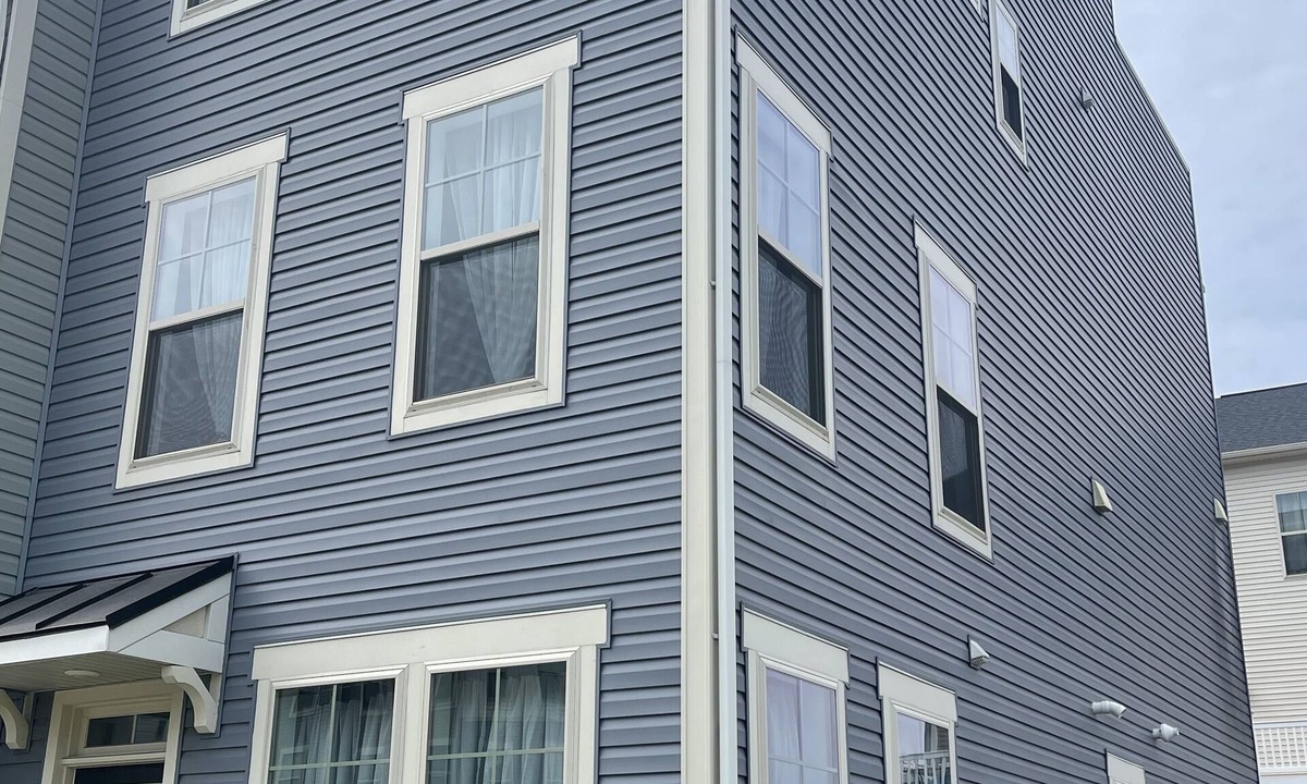 Glen Burnie House | Entire contemporary, luxury 4 level Town House in Gorgeous, quiet neighborhood