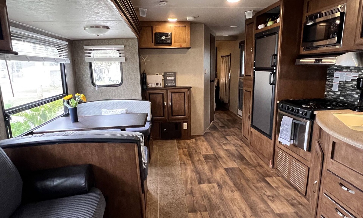 Jensen Beach Cottage | Escape to Coastal Bliss: Charming Downtown Jensen Beach Vacation Camper