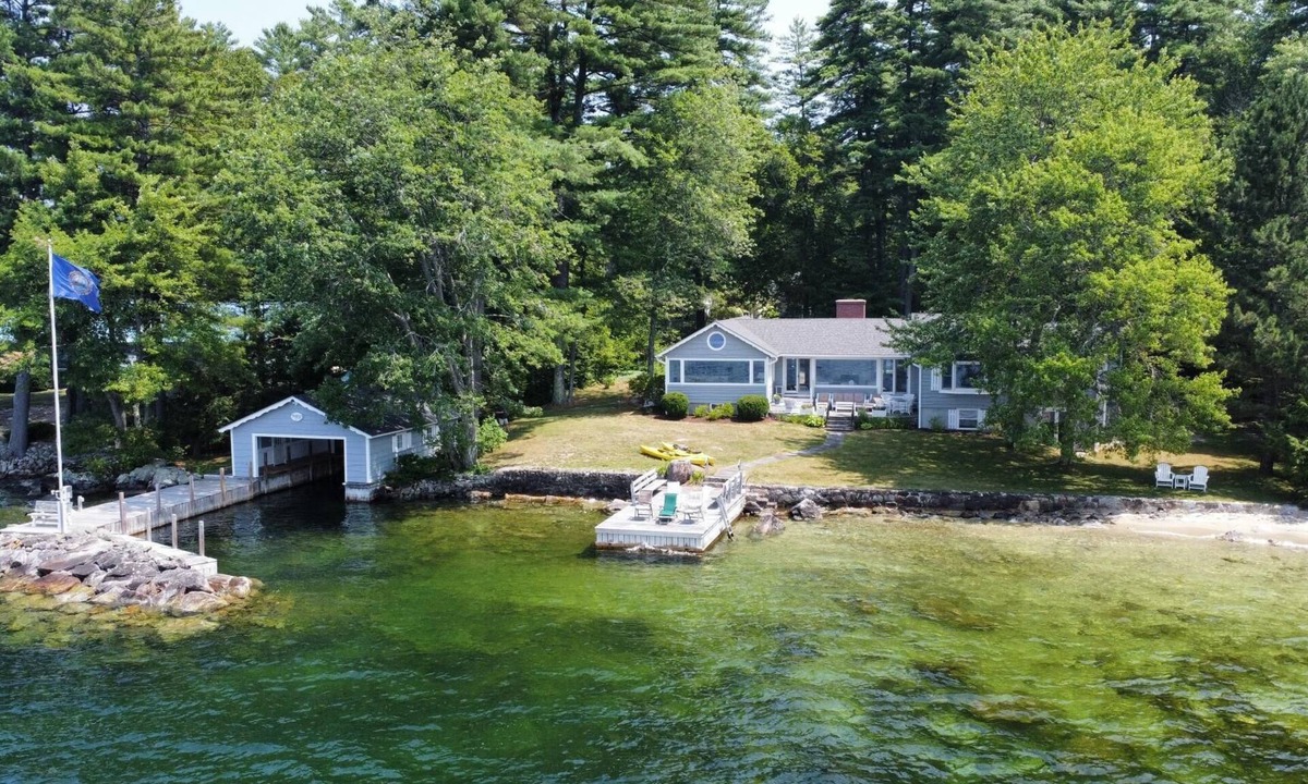 Wolfeboro House | Exceptional Lakefront Home on Springfield Point – Lake Winnipesaukee