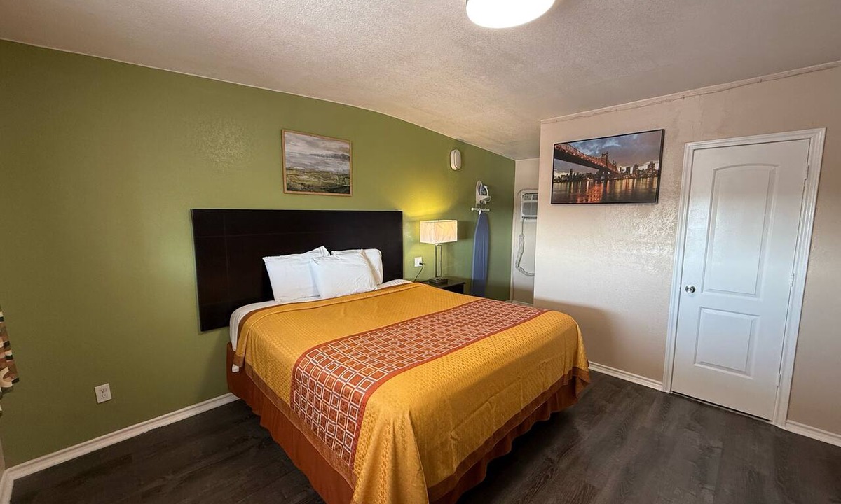 Eagle Pass Hotel | Executive Inn and Kitchenette Suites