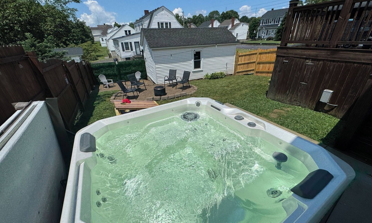 Springfield House | Explore Bourbon Trail - Hot Tub - Dog Friendly