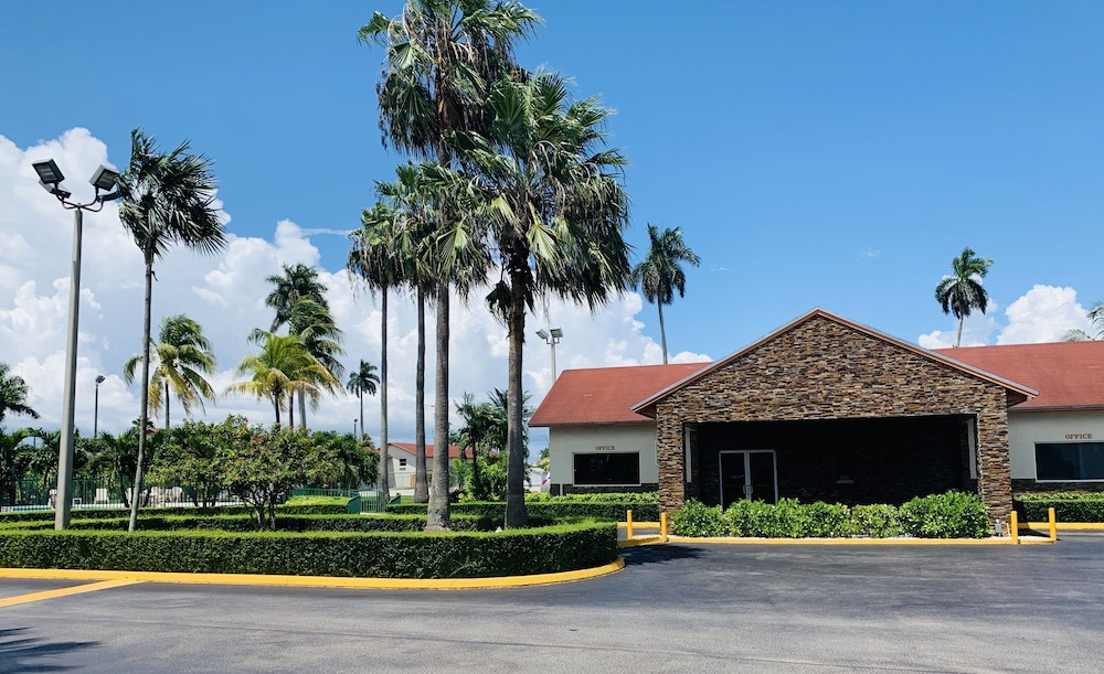 Florida City Hotel | Fairway Inn Florida City Homestead Everglades