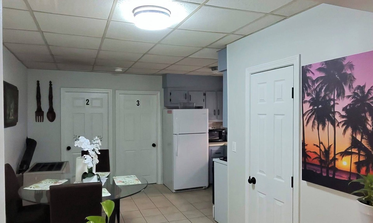 Fall River Apartment | Fall River Stay Cozy 4BR sleeps 8 + Free Parking + WiFi