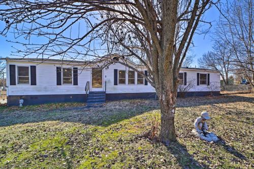 Afton House | Family-Friendly Bernice Home: 2 Mi to Lake & Park!