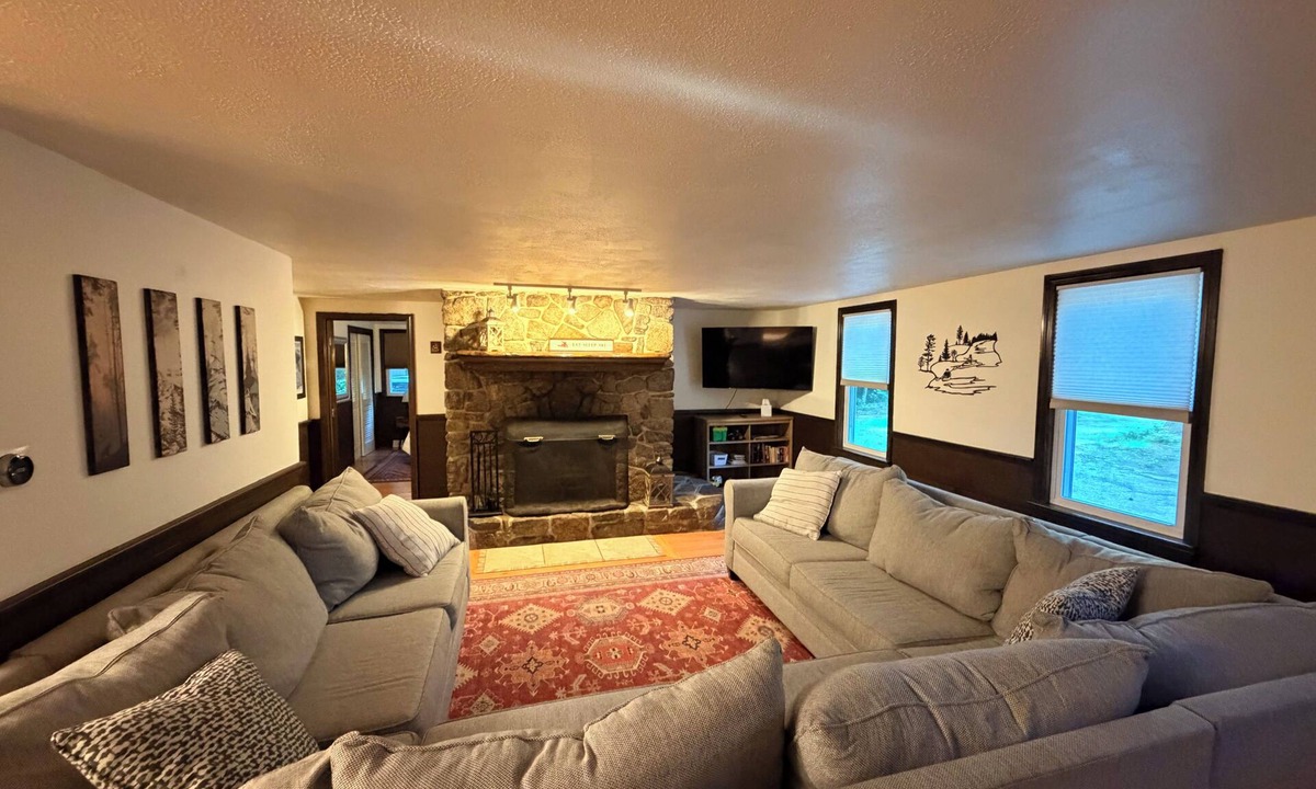 North Conway Cabin | Family friendly cabin in North Conway - walk to Echo Lake & Cathedral Ledge!