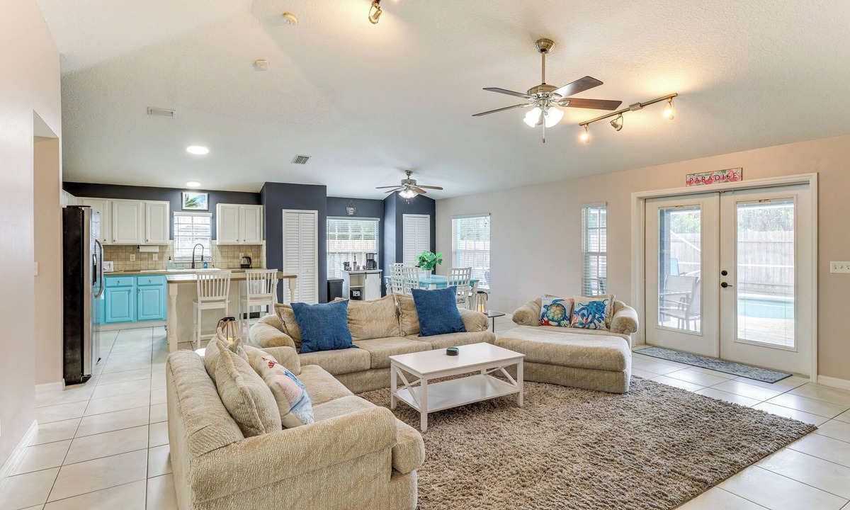 Vero Lake Estates Cottage | Family Getaway w/Backyard Oasis in Vero Beach!
