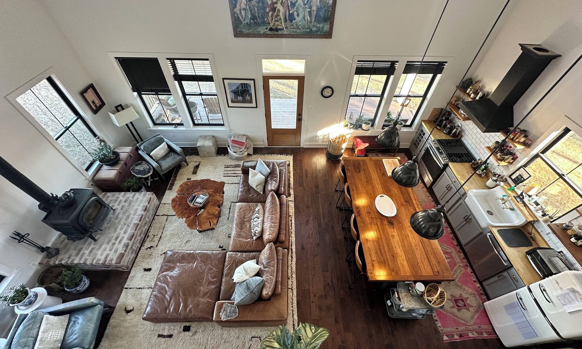 Castleton House | Farmhouse Getaway - Firepit, Views & Stargazing