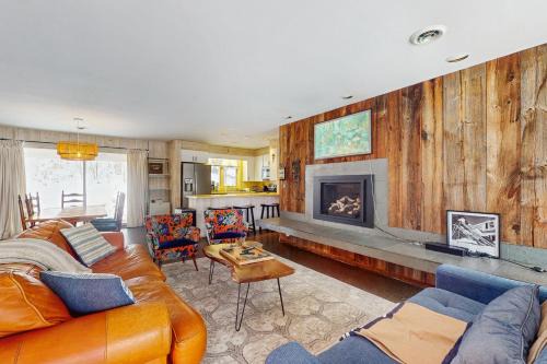 Jamaica House | Fawn Ledge