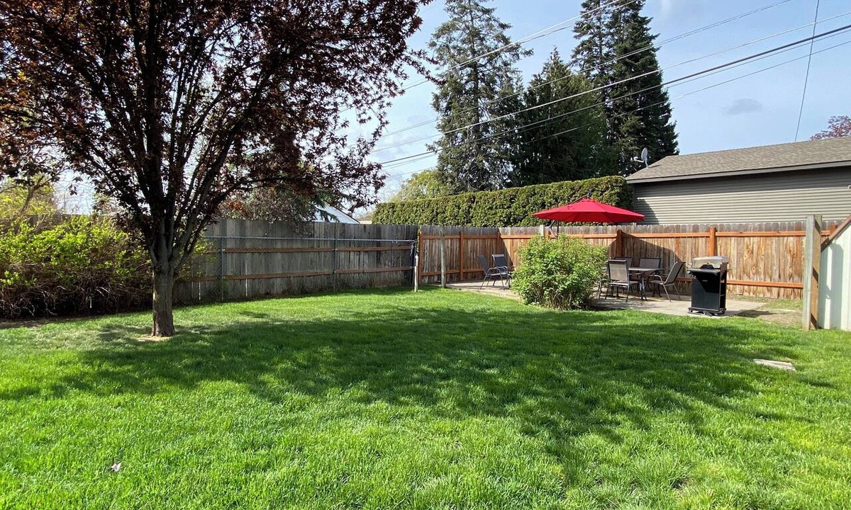 Spokane House | Fenced Backyard-Arcade Game Rm-3 Mi to Dwntwn & Gonzaga