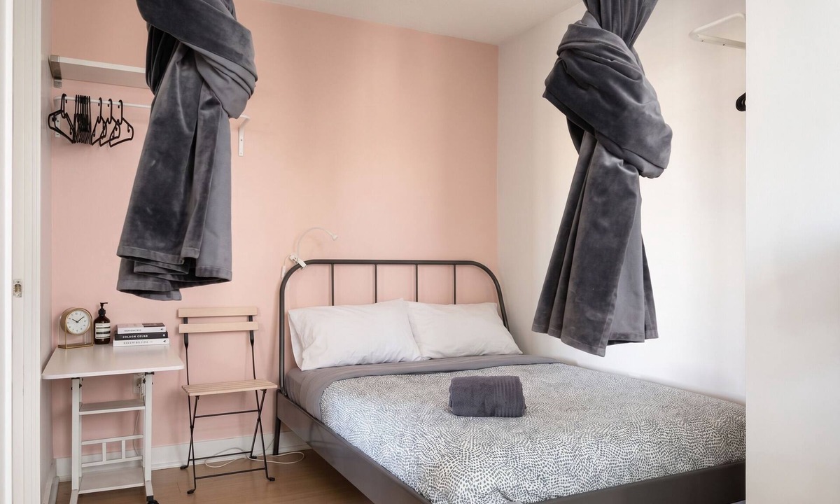 CityPlace Condo | FIFA unobstructive view CN TOWER lakeshore 1+1(den) 2b1b condo with parking