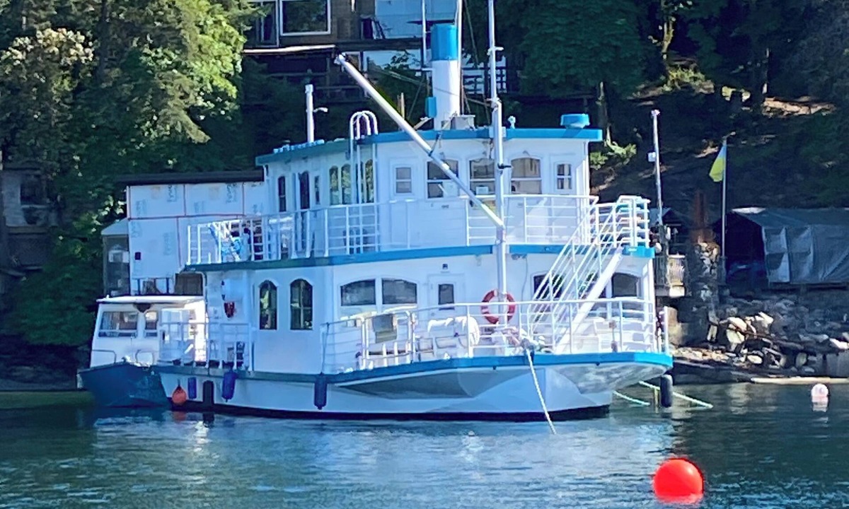 Victoria Bed & Breakfast | "Flagship 1" Live-Aboard BNB: Paddle Boards, Dinghy, Crabbing, and More