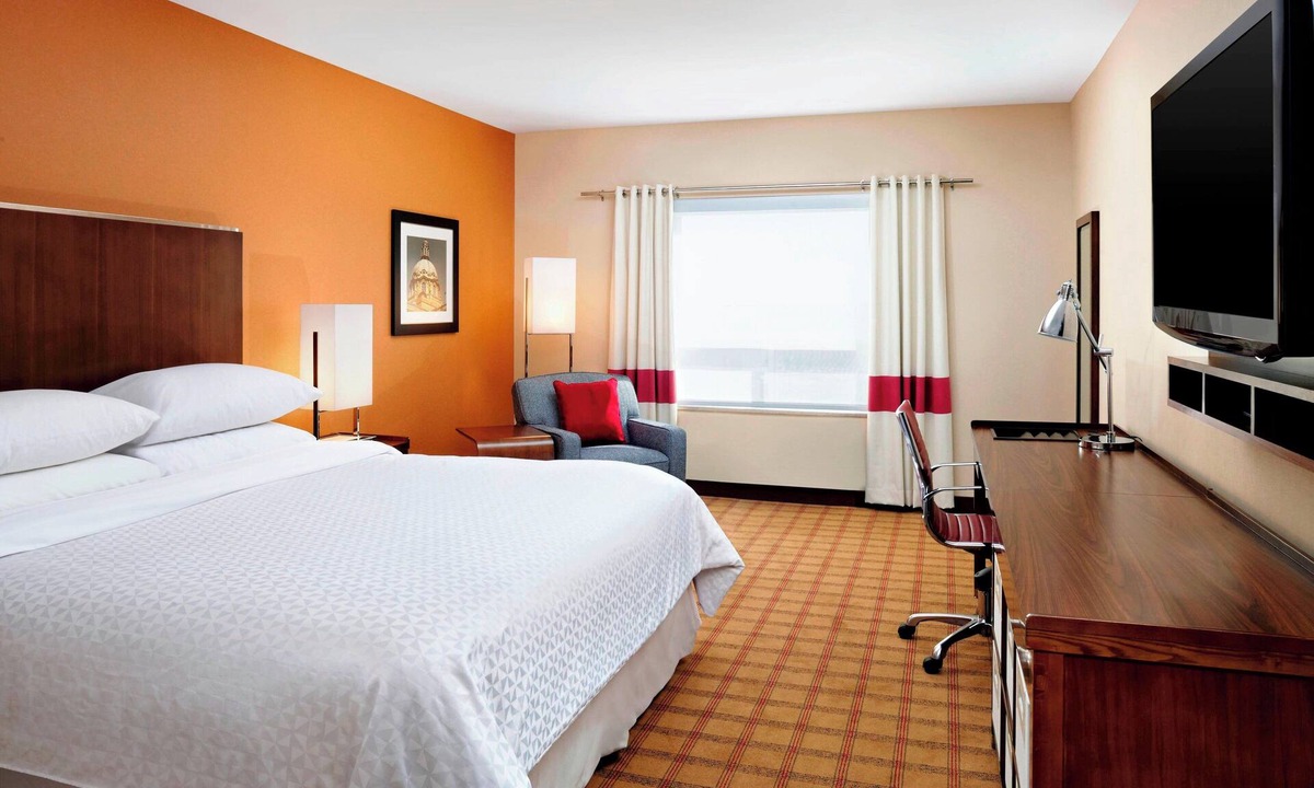 Southeast Edmonton Hotel | Four Points By Sheraton Edmonton Gateway