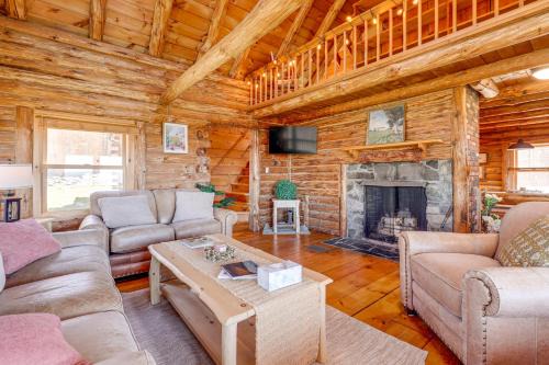 Walpole House | Furnished Deck + Views: Walpole Cabin Retreat