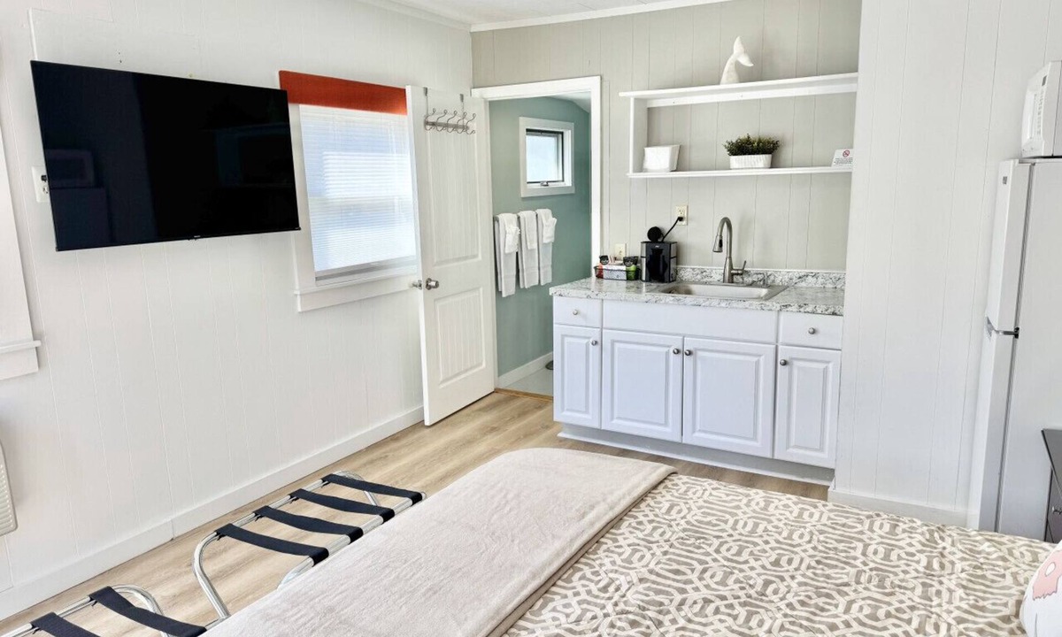 Hulls Cove Hotel | Gallagher`s Travels Room 15 (King Suite)