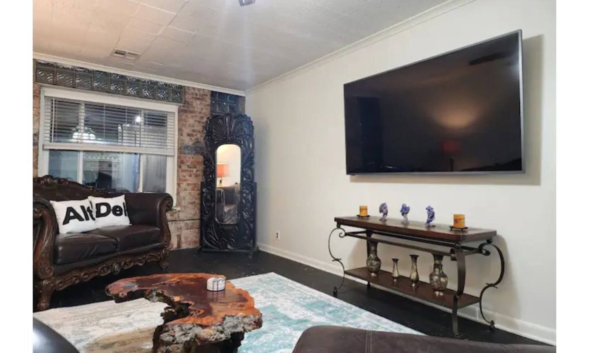 Pittsburg Apartment | Glass Loft - Spacious 2 bedroom downtown loft