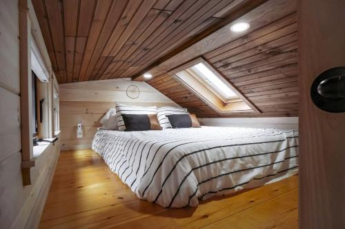 Chester House | Gorgeous Cedar Tiny House for a Unique Pet-Friendly Getaway in Chester, Vermont