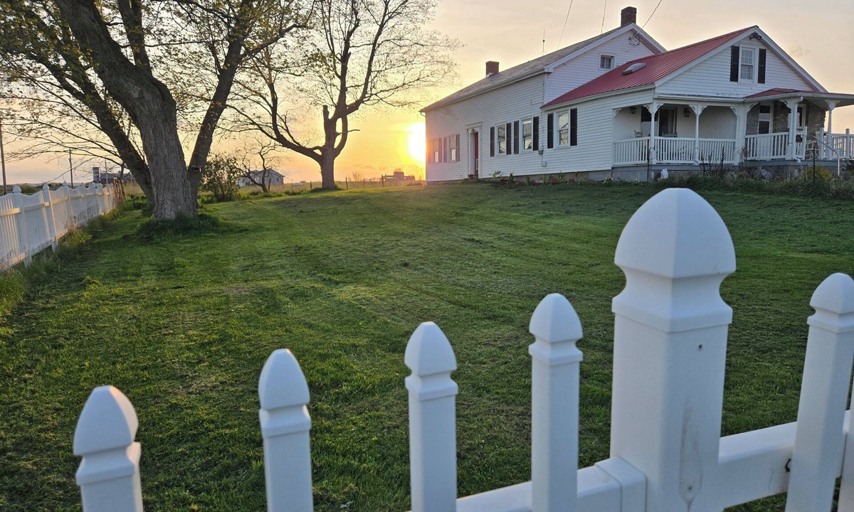 Fort Edward House | Gorgeous Views - 30 acre Farmhouse Close to Saratoga & Lake George - New Listing
