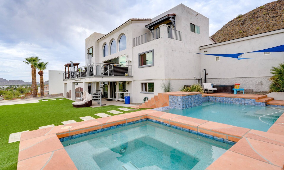 Paradise Valley Village House | Group-Friendly Desert Escape! Putting Green, Pool