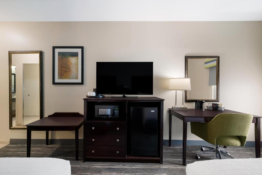 Marshall Hotel | Hampton Inn Marshall