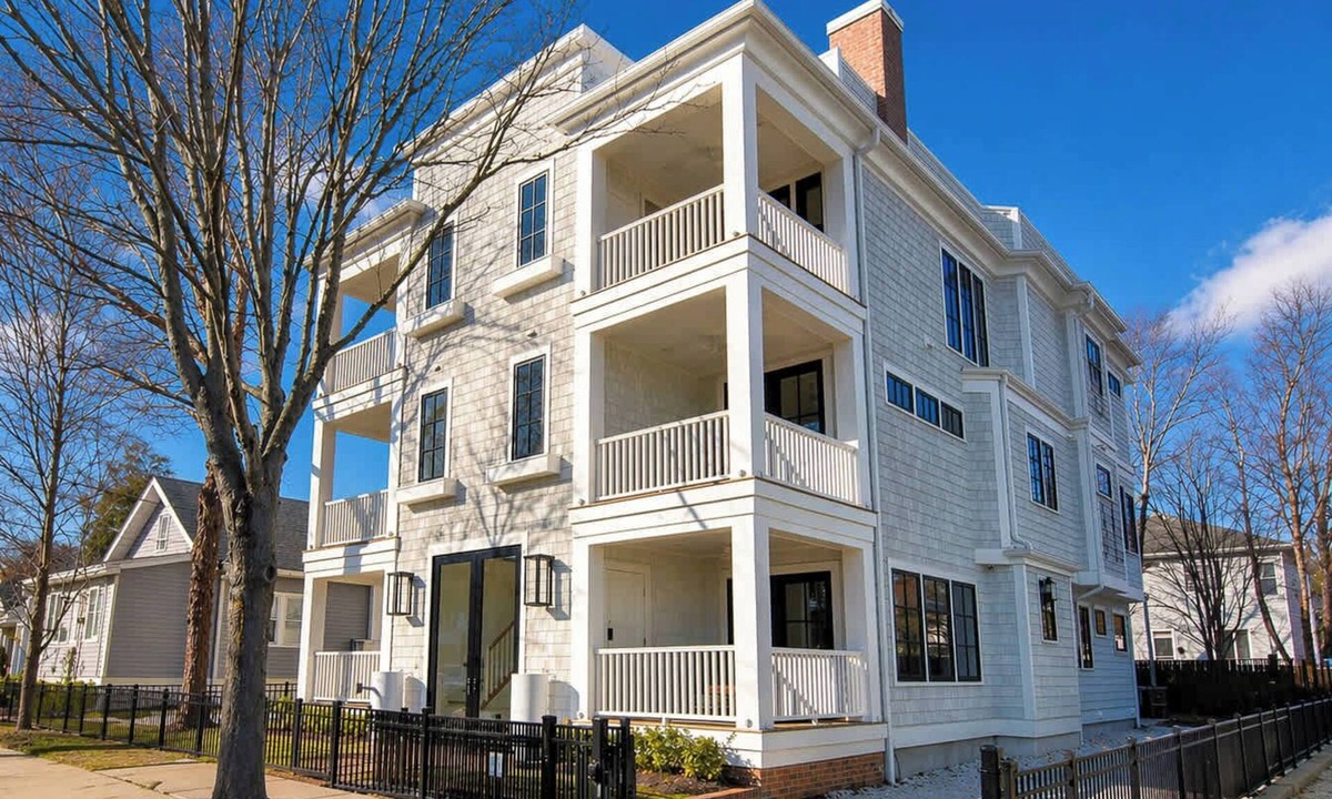 Rehoboth Beach Condo | Heart of Rehoboth Luxury Condo - 2 blocks to the beach