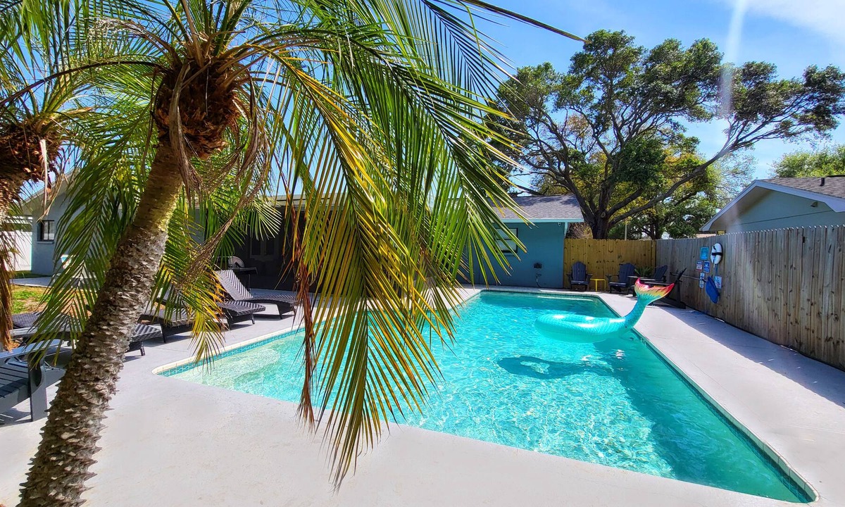 Clearwater House | HEATED pool, 4 BDRMs, Lanai, Close to Beaches