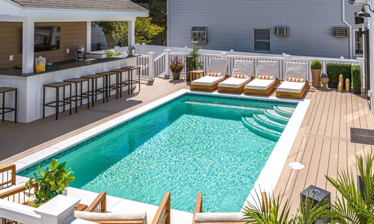 Midtown Ocean City Apartment | Heated Pool ~ Tiki Bar ~ Sleeps 20 ~ Steps 2 Beach