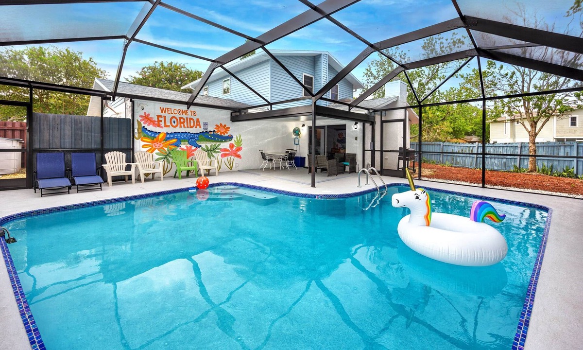 Pinebrook Estates House | Hibiscus16 Heated Pool Mins to Beaches 2 mins walk to Pickleball/Tennis court